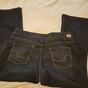 Levi pull on boot cut jeans